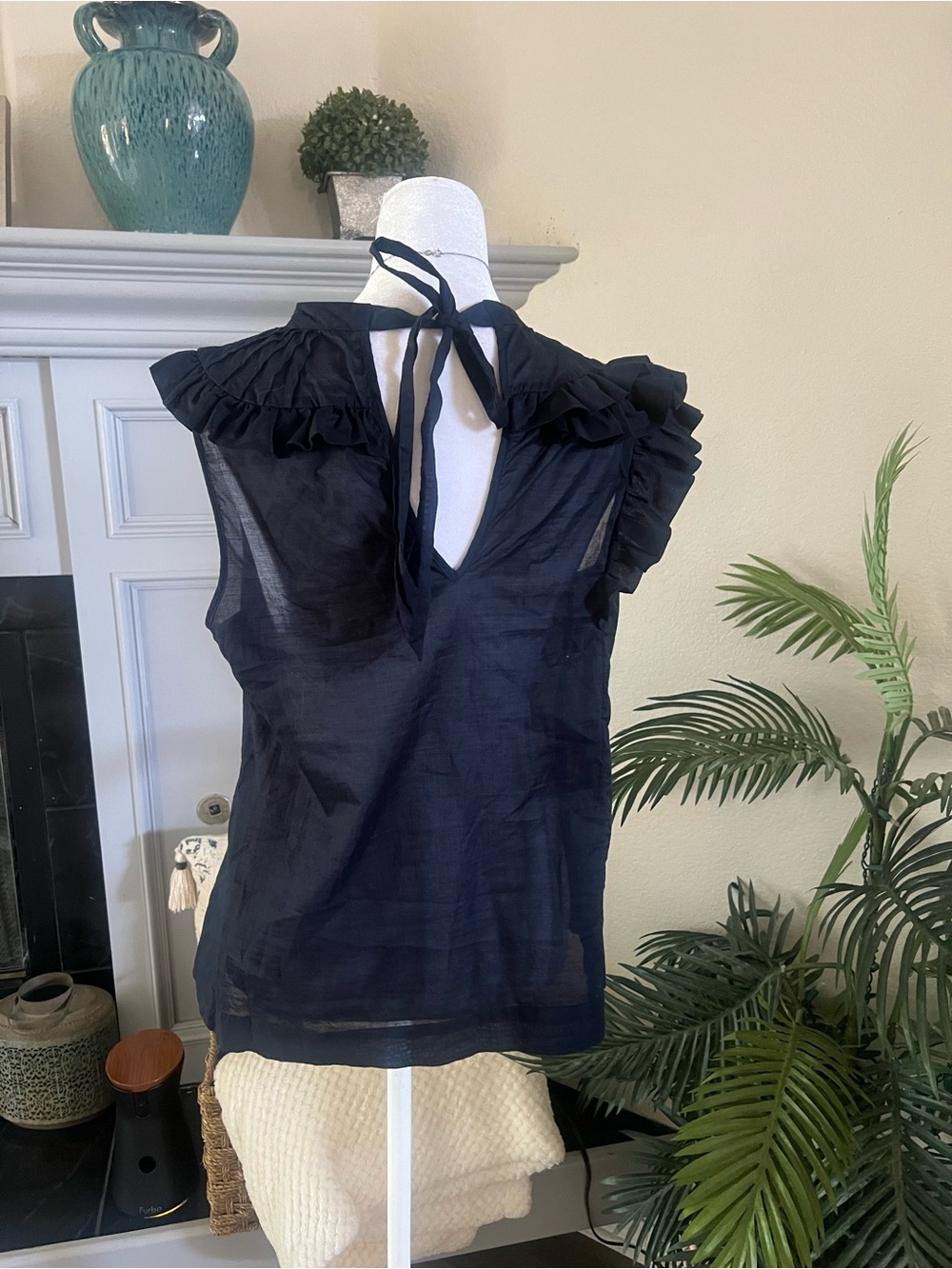 Sisley Navy Ruffle Pintuck Shell Top - Picture 4 of 9